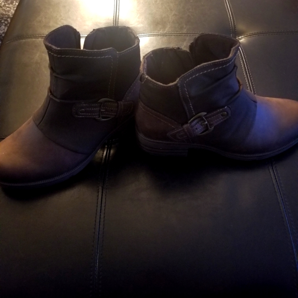 Brown zip up boots. Never worn